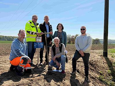 Gruppenfoto an Baustelle: v.l. Wilhelm Tiemeyer, Guido Halfter, Uwe Bühning, Dirk Rust, Kersit Hanenberg und Roman Bartke