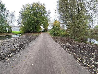 Das Panorama zeigt die Anlage von Icker Bach und Ententeich
