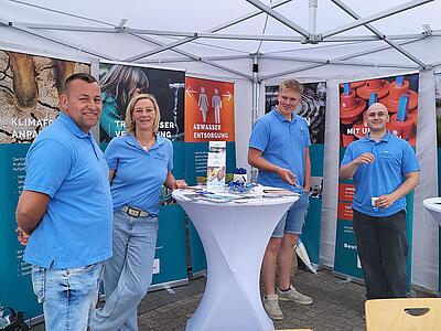 Am Stand vom Wasserverband: Timo Kleffmann, Melanie Kösterke, Jonas Bunte, Paul Möhle